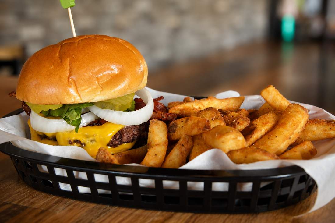 Bogey Burger with seasoned fries